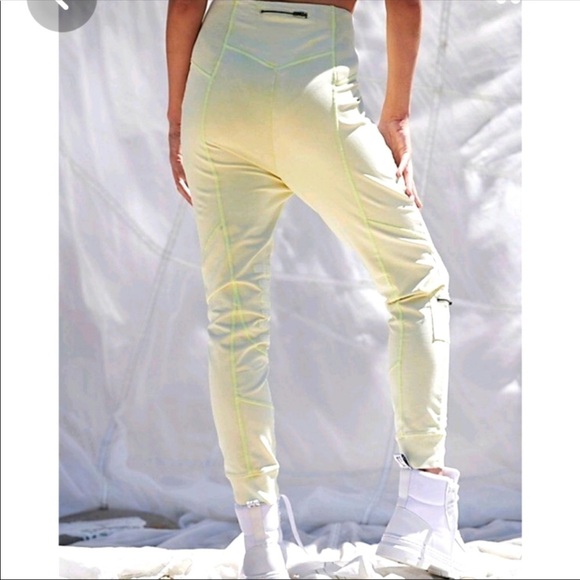 NWOT Free People Movement Windy River Leggings in Lime Size XS - Picture 4 of 15